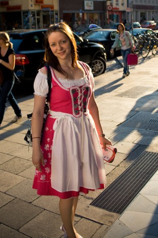 girl-dirndl