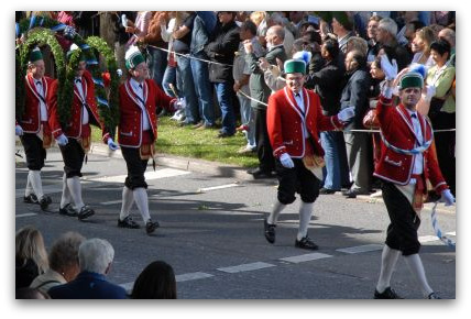 oktoberfest-parade-schaffler-men