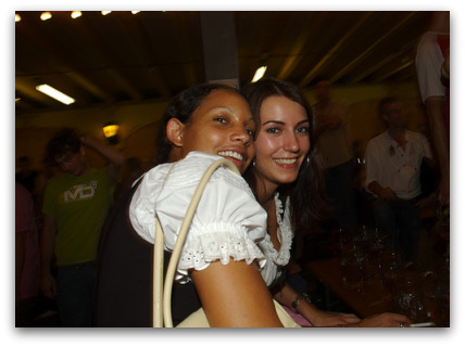 oktoberfest-two-girls
