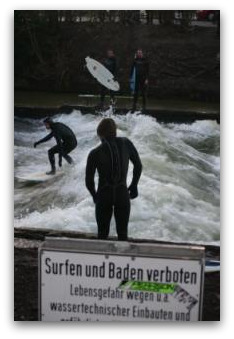 englischer garten surfing