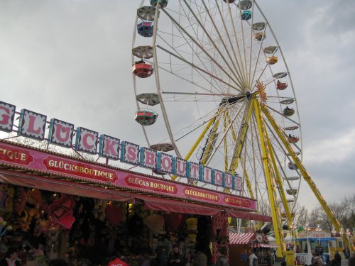 ferris-wheel-grey-skies