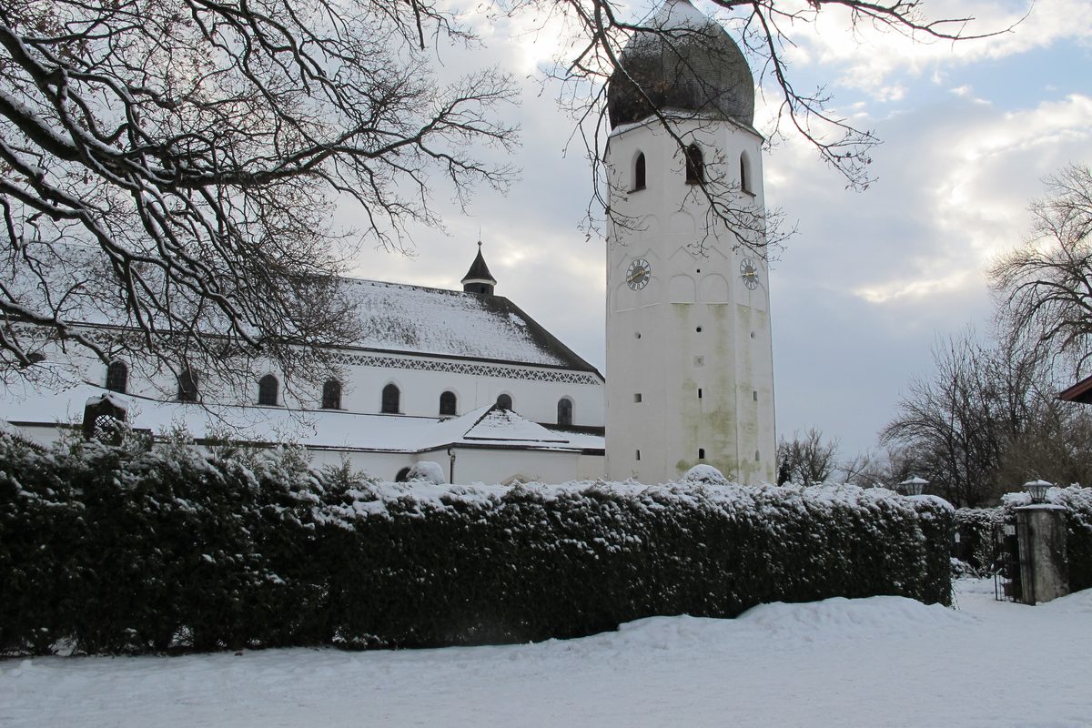 Onion-domed bell tower of the Fraueninsel abbey church in snow
