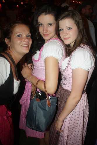 girls-in-pink-dirndl-dresses