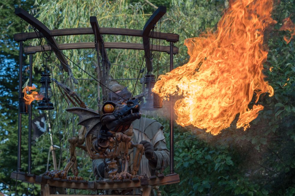 Drogon, fry them! Part of the arena show.