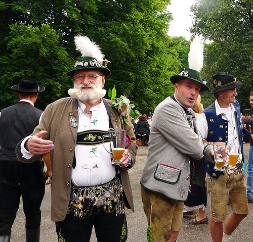 lederhosen-men-kocherlball
