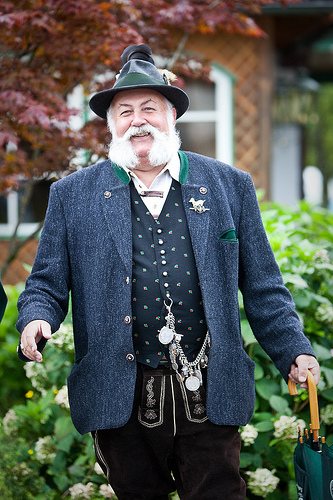 lederhosen-old-man-beard
