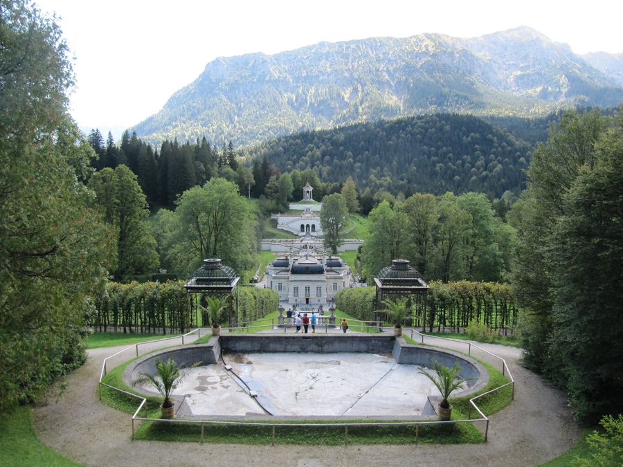 linderhof cascade view