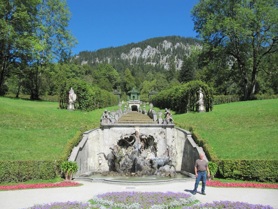 linderhof cascade fountain