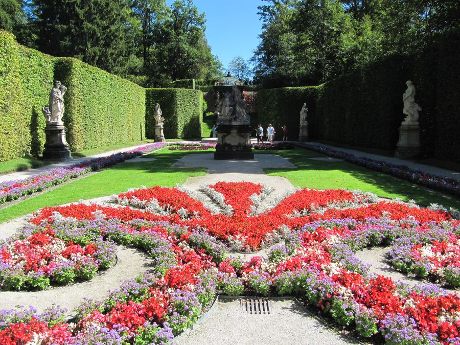 linderhof western parterre