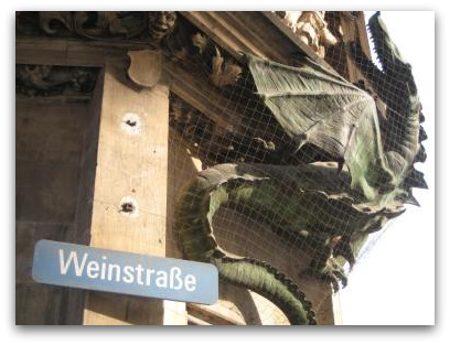 Neues Rathaus dragon