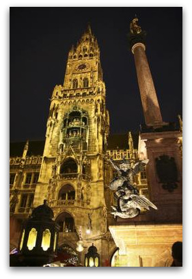 dragon on the neues rathaus