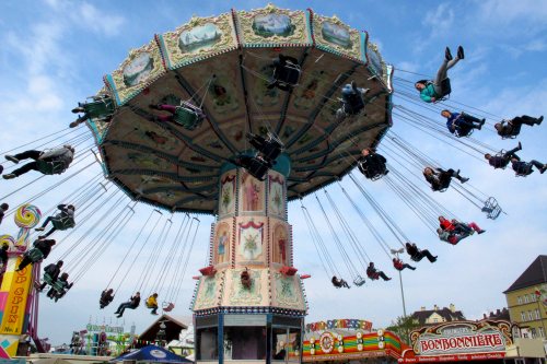 merry-go-round-at-plarrer