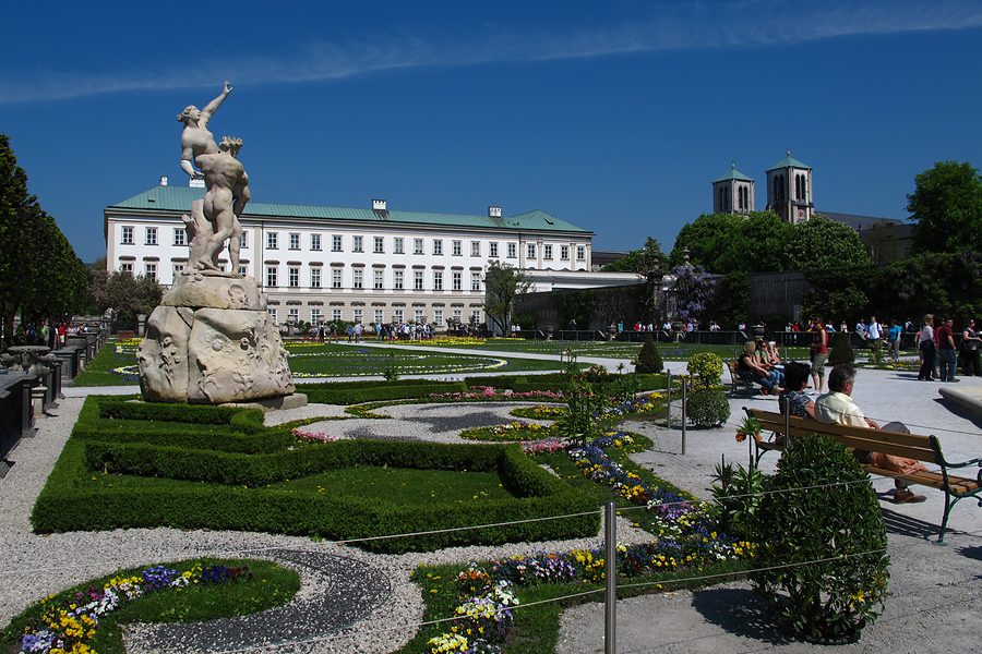 mirabell gardens statues