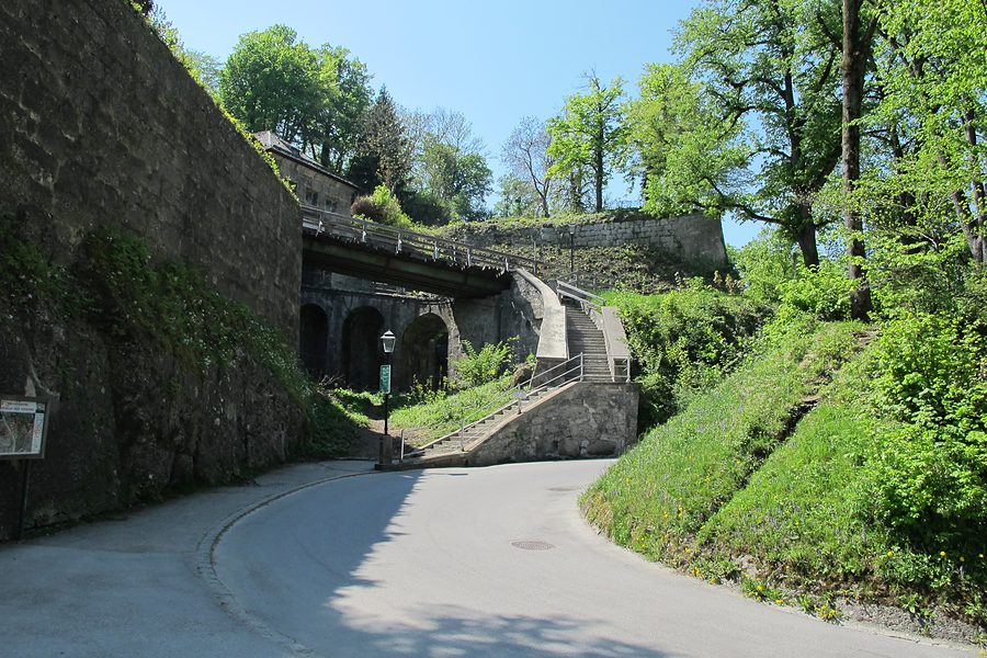 path up the moenchsberg from muelln
