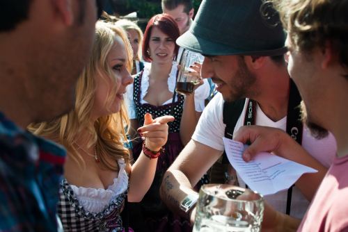munich-oktoberfest-2014-girl-and-brazilian-guy