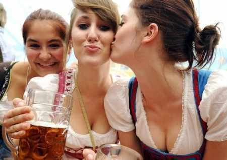 Oktoberfest Munich Bbw 450x318 photo Oktoberfest Munich