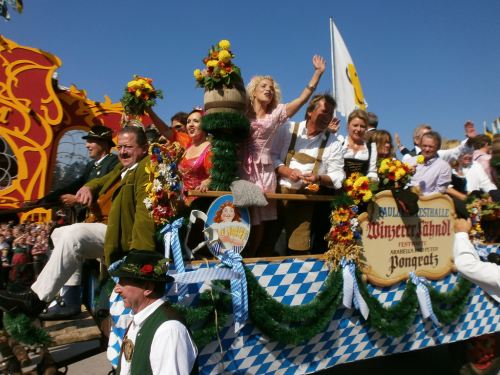 munich-oktoberfest-2013-oktoberfest-munich-parade-float