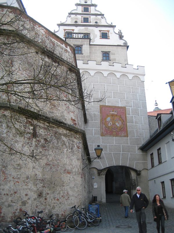 neuburg palace gate
