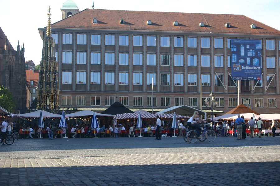 hauptmarkt nuremberg blaue nacht