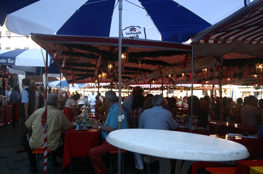 evening on the hauptmarkt nuremberg