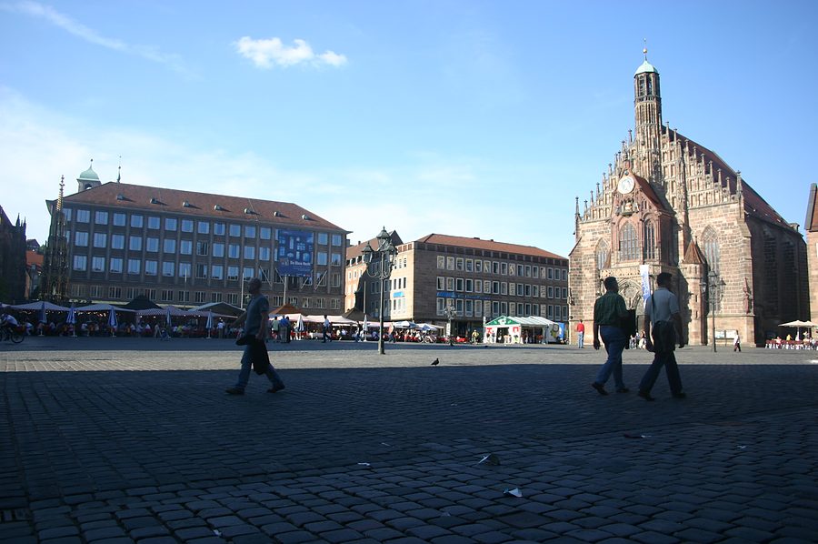 hauptmarkt nuremberg frauenkirche