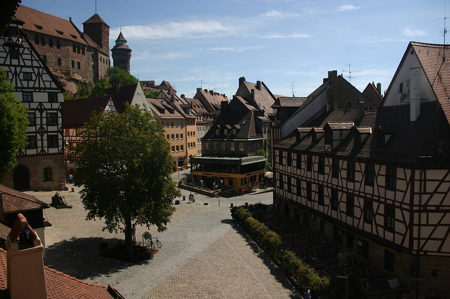 view down to tiergaertnertorplatz