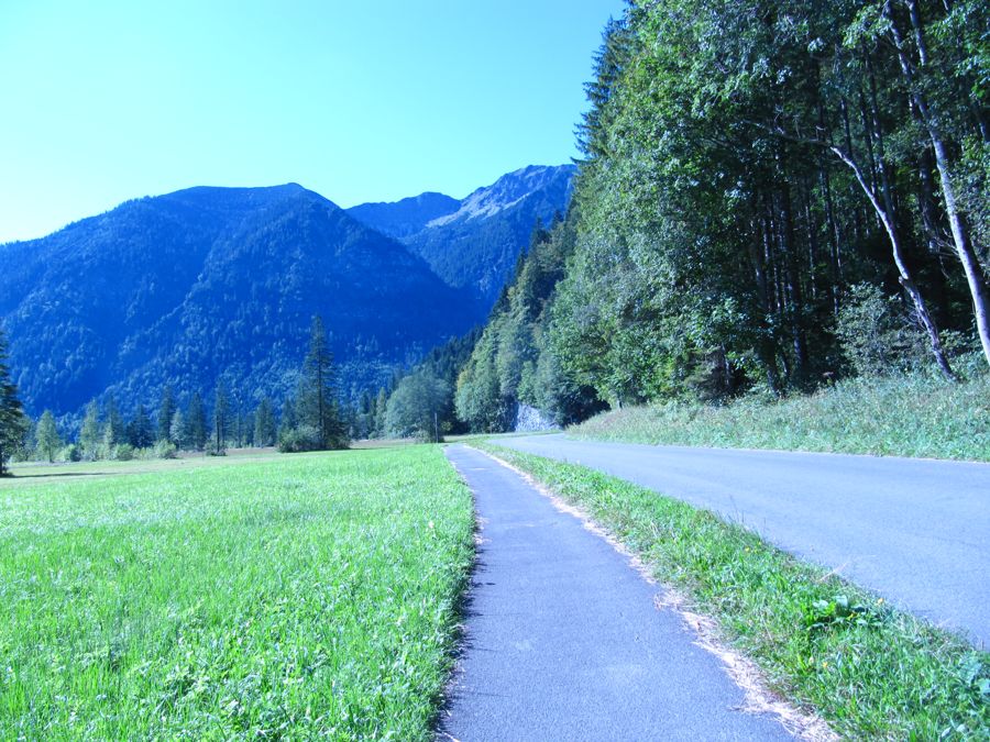 cycle path from oberammergau to linderhof