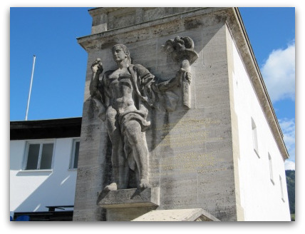 olympia-skistadion-garmisch-statue