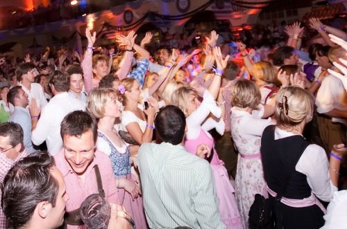 party-people-bang-on