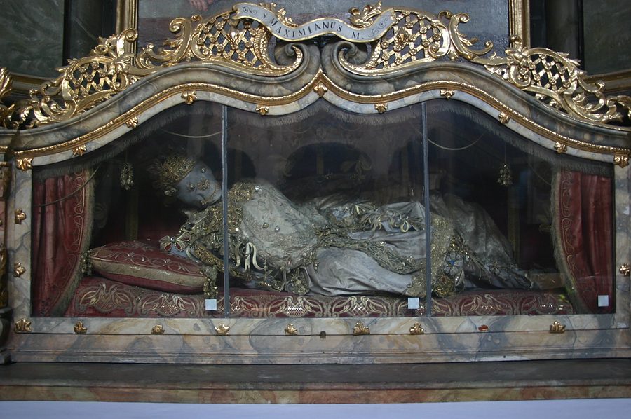 relic shrine regensburg church