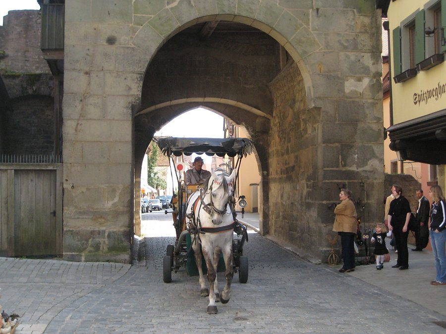 horse and cart rothenburg gate
