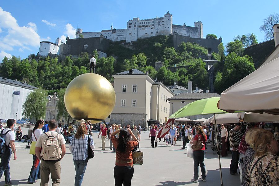 sphaera golden ball kapitelplatz salzburg