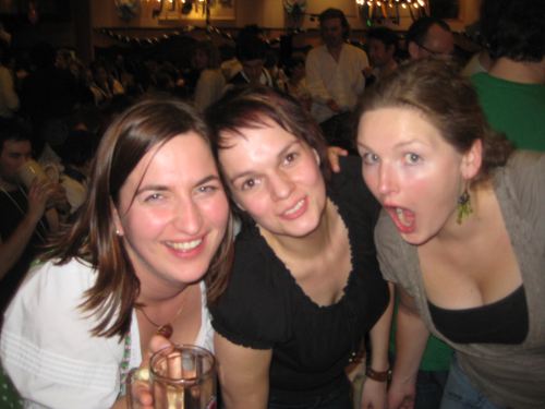 strong-beer-fest-girls