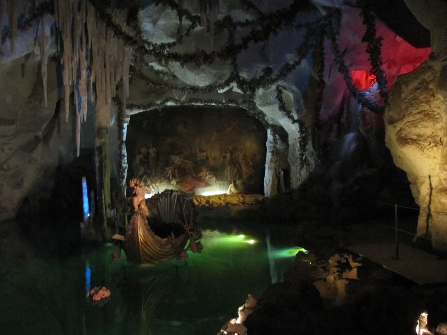 venus grotto lighting