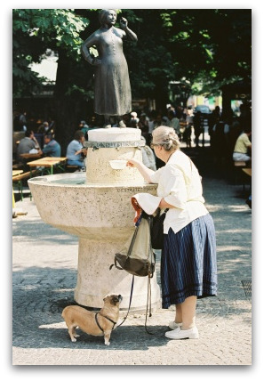 viktualienmarkt-liesl-karstadt-brunnen